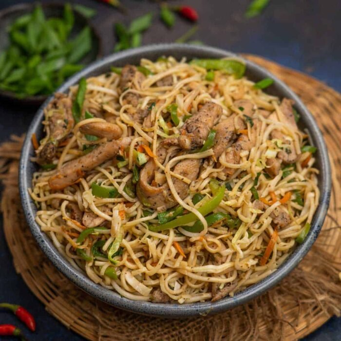CHICKEN HAKKA NOODLES